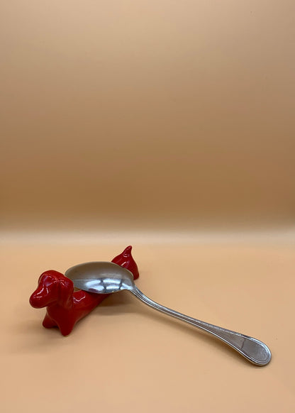 Poggiaposate Cane Bassotto Manolo in ceramica col. Rosso