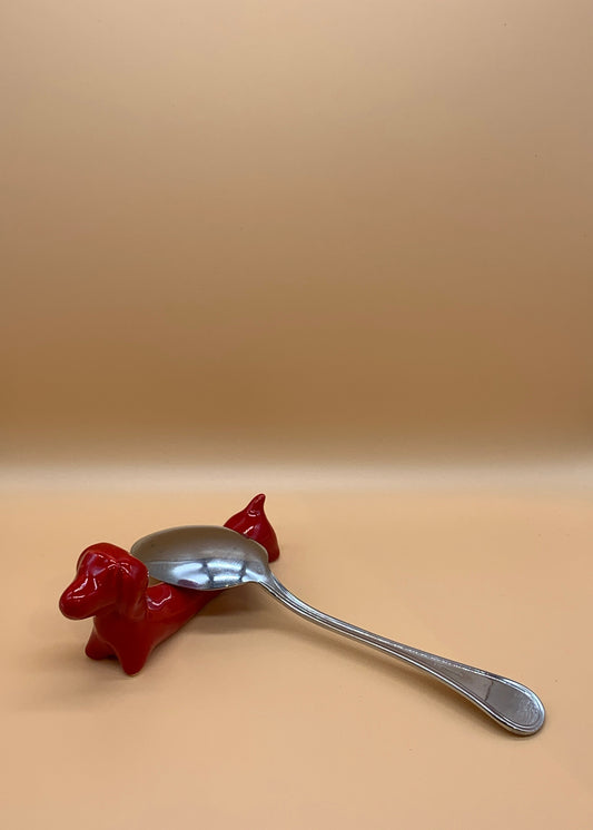 Poggiaposate Cane Bassotto Manolo in ceramica col. Rosso